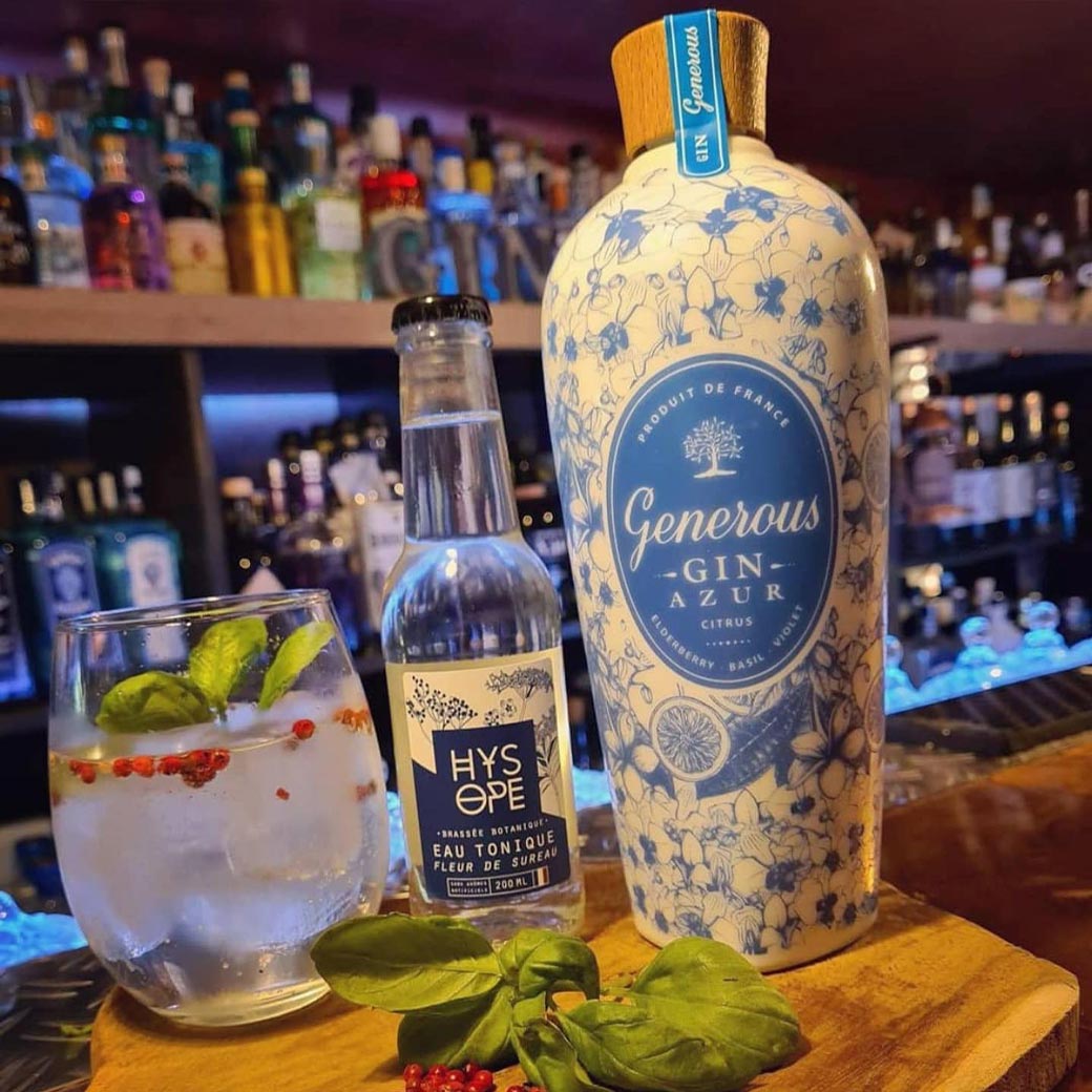 GENEROUS AROMATIC CRAFT GIN AZUR