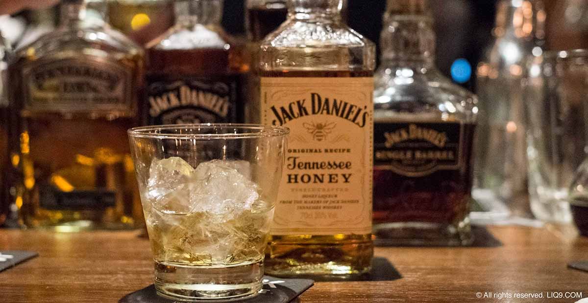Jack-Daniel's-Honey-Tennessee-Whiskey